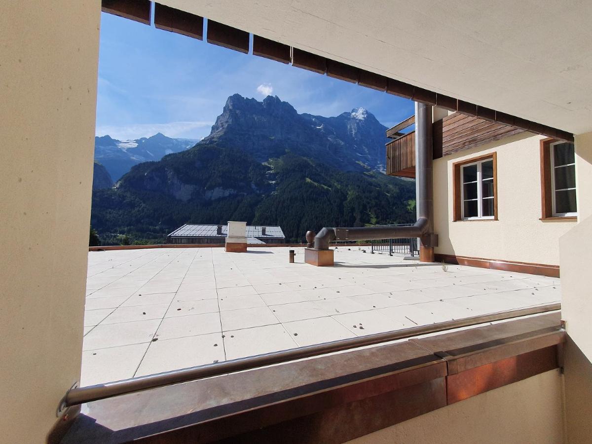 Camera Matrimoniale con Vista Eiger Parziale