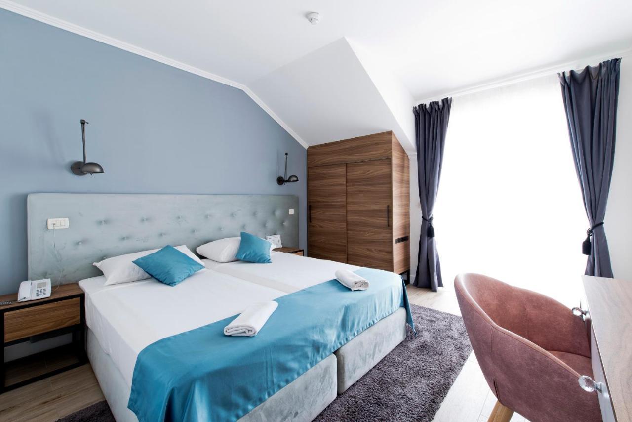 Double or Twin Room with Partial Sea View,1065136936:JPEG