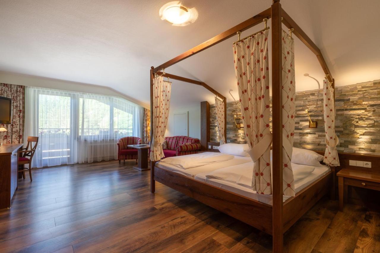 Double Room canopy bed