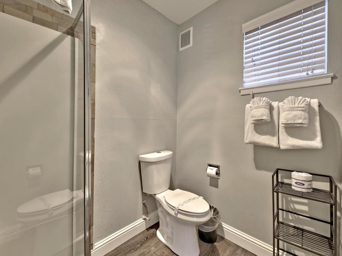 Deluxe King Suite Spa Bath
