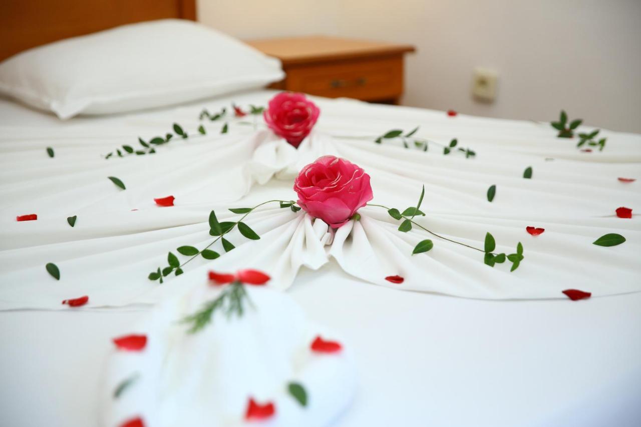 Twin Room with Side Sea View - Free Beach Access