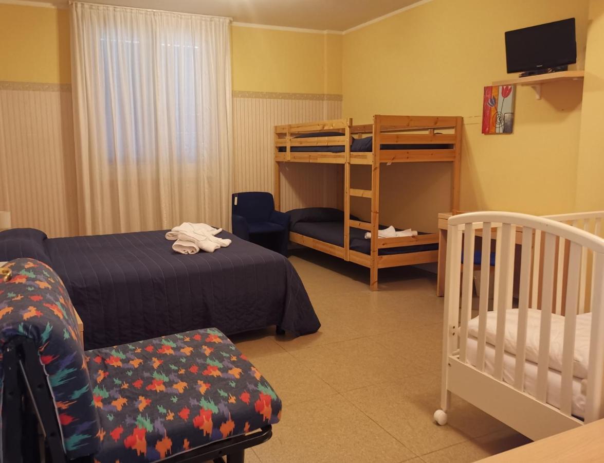 Family Room (2 Adults + 2 Children),1114510530:JPEG