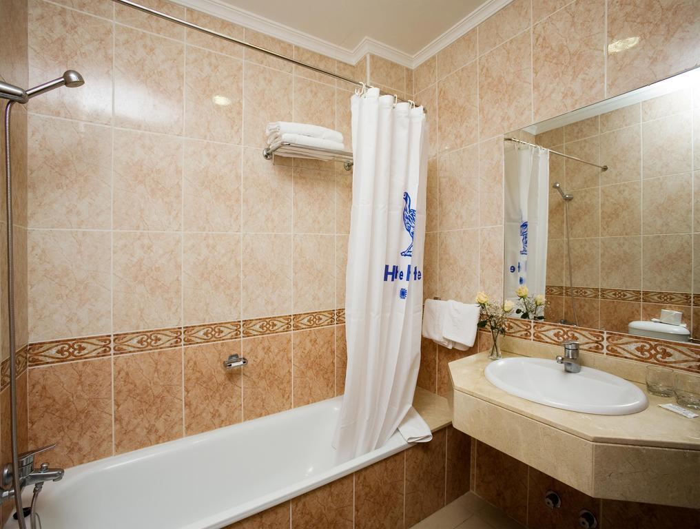 Habitación Triple con balcón (2 adultos + 1 niño)