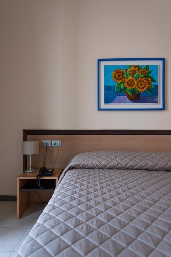 Double Room Window,1145424055:JPEG