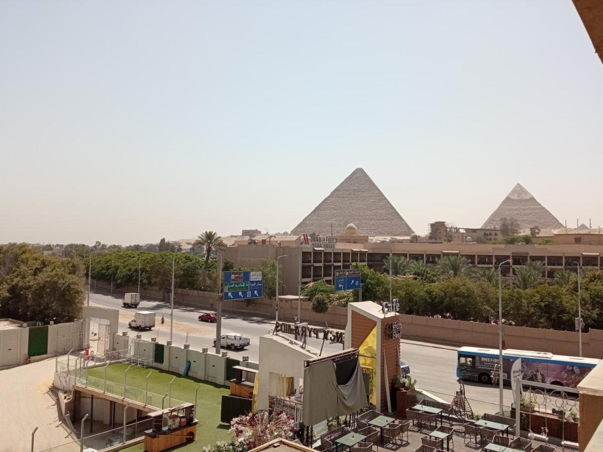 Deluxe Twin Room with Pyramids View