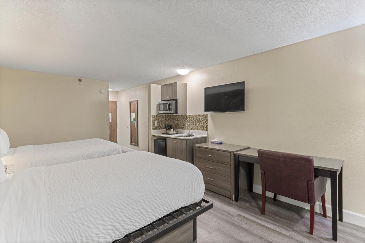 Standard Queen Room with Two Queen Beds - Non-Smoking,1154276265:JPEG