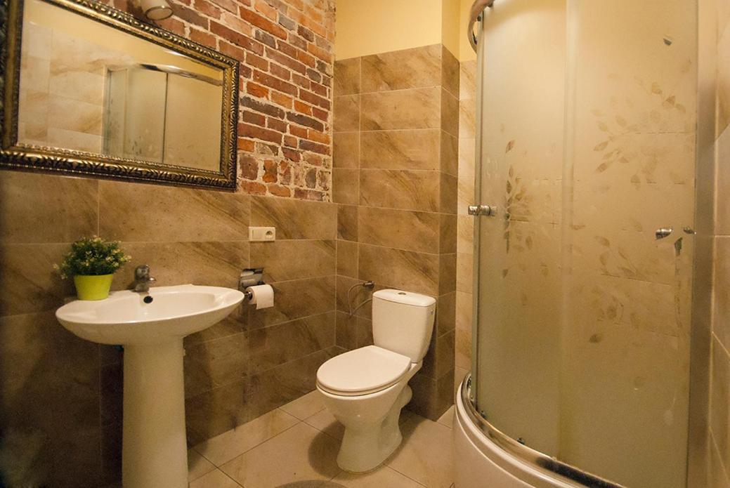 Tweepersoonskamer met 2 Aparte Bedden en Eigen Externe Badkamer