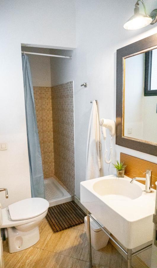 Bed 8-Bed Dormitory Room Bathroom