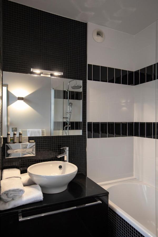 Cosy Double Room - Patio or Street view