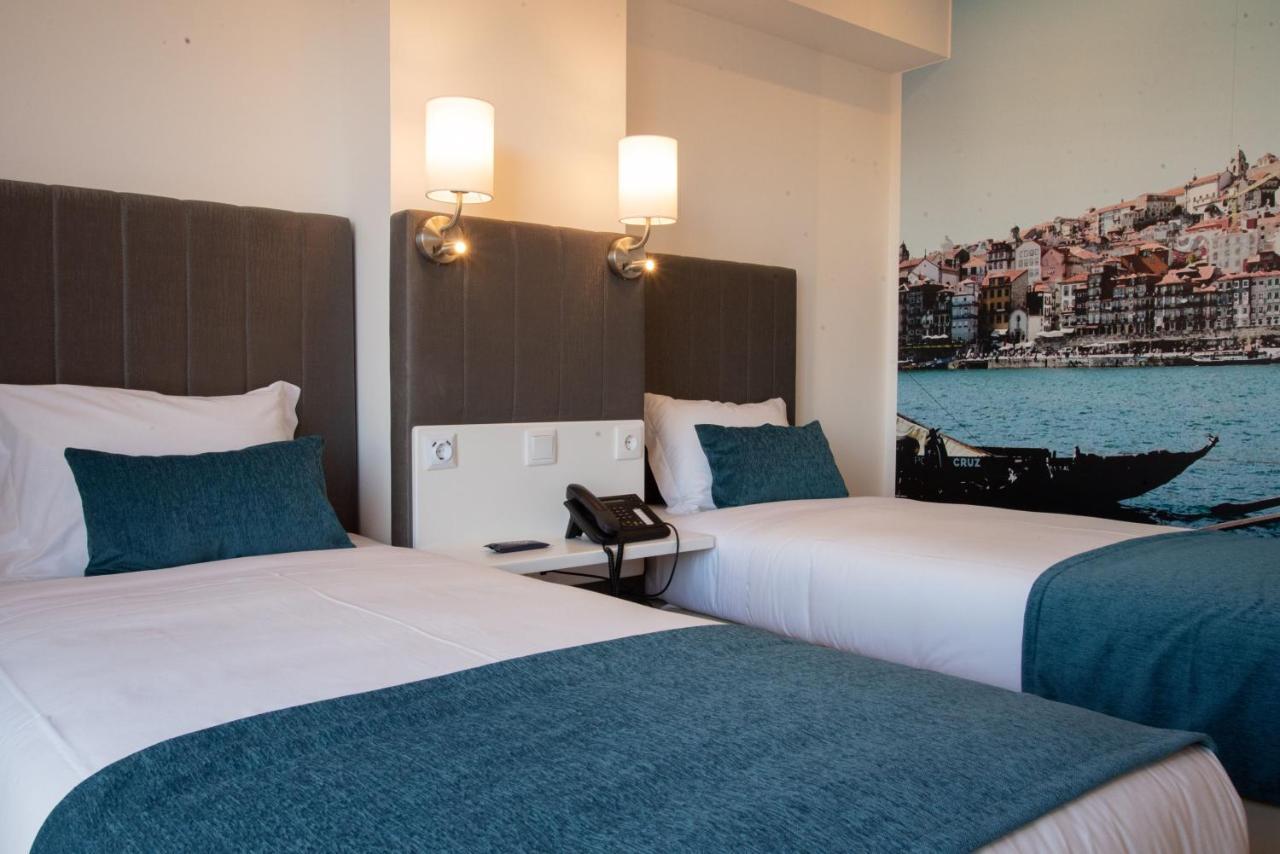Tweepersoonskamer met 2 Aparte Bedden en Balkon