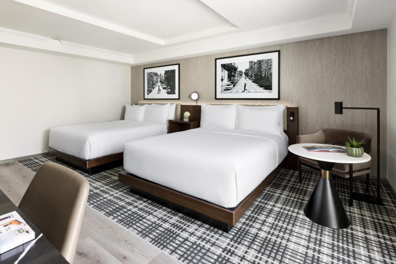 Chambre avec 2 Lits Queen-Size et Baignoire - Accessible aux Personnes à Mobilité Réduite