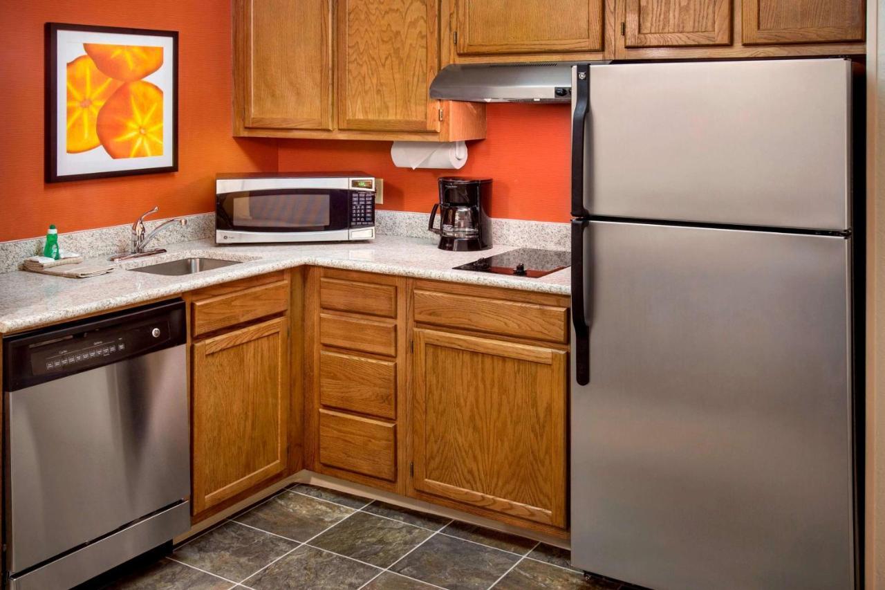Studio Suite Queen Tub Mobility Accessible