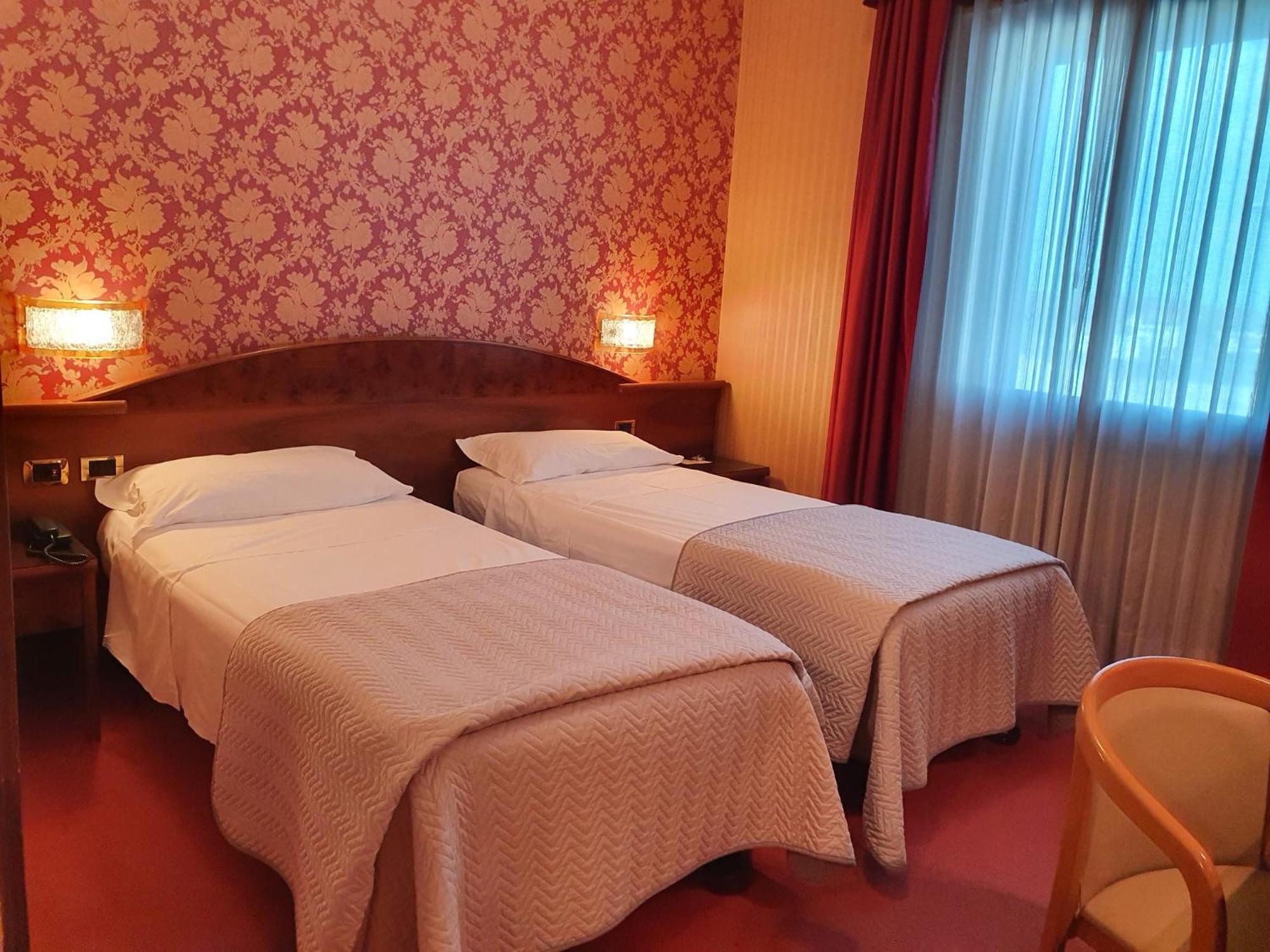 Twin Room,1129804755:JPEG