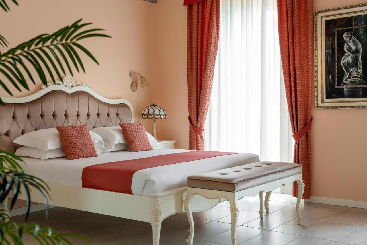 Junior Suite with Balcony and Lake View