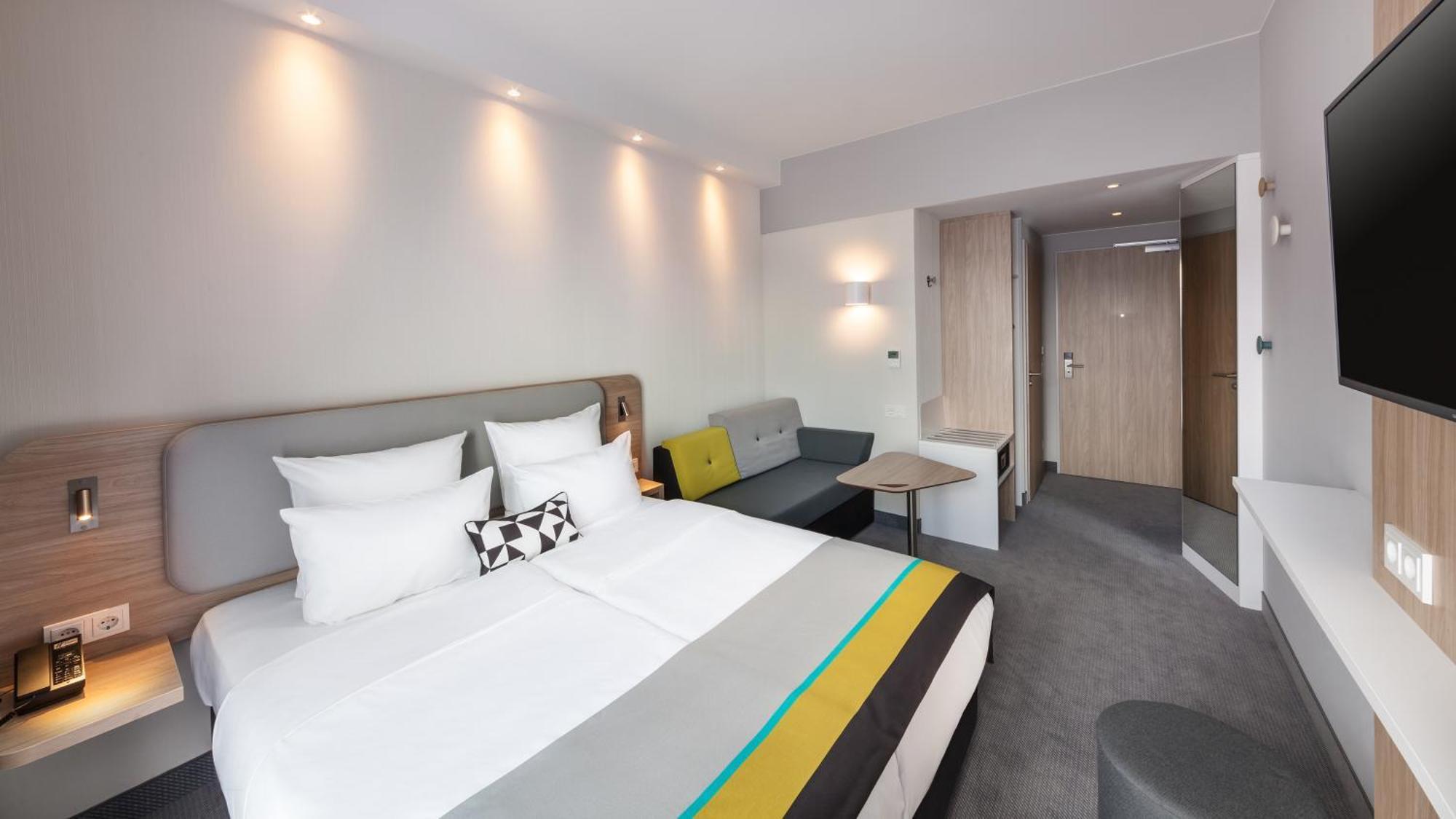 Standard Queen Room