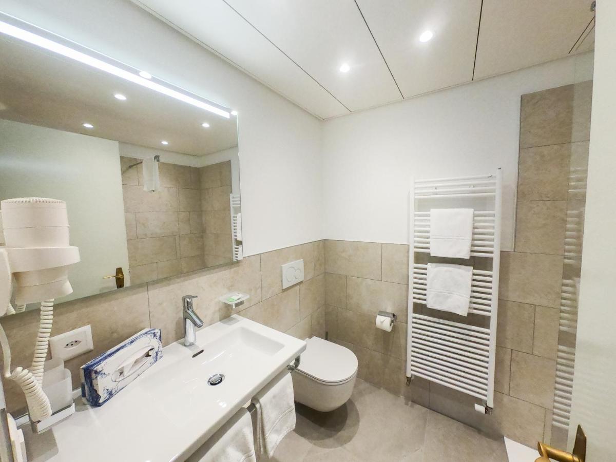 Panorama Double Room Balcony Lake side