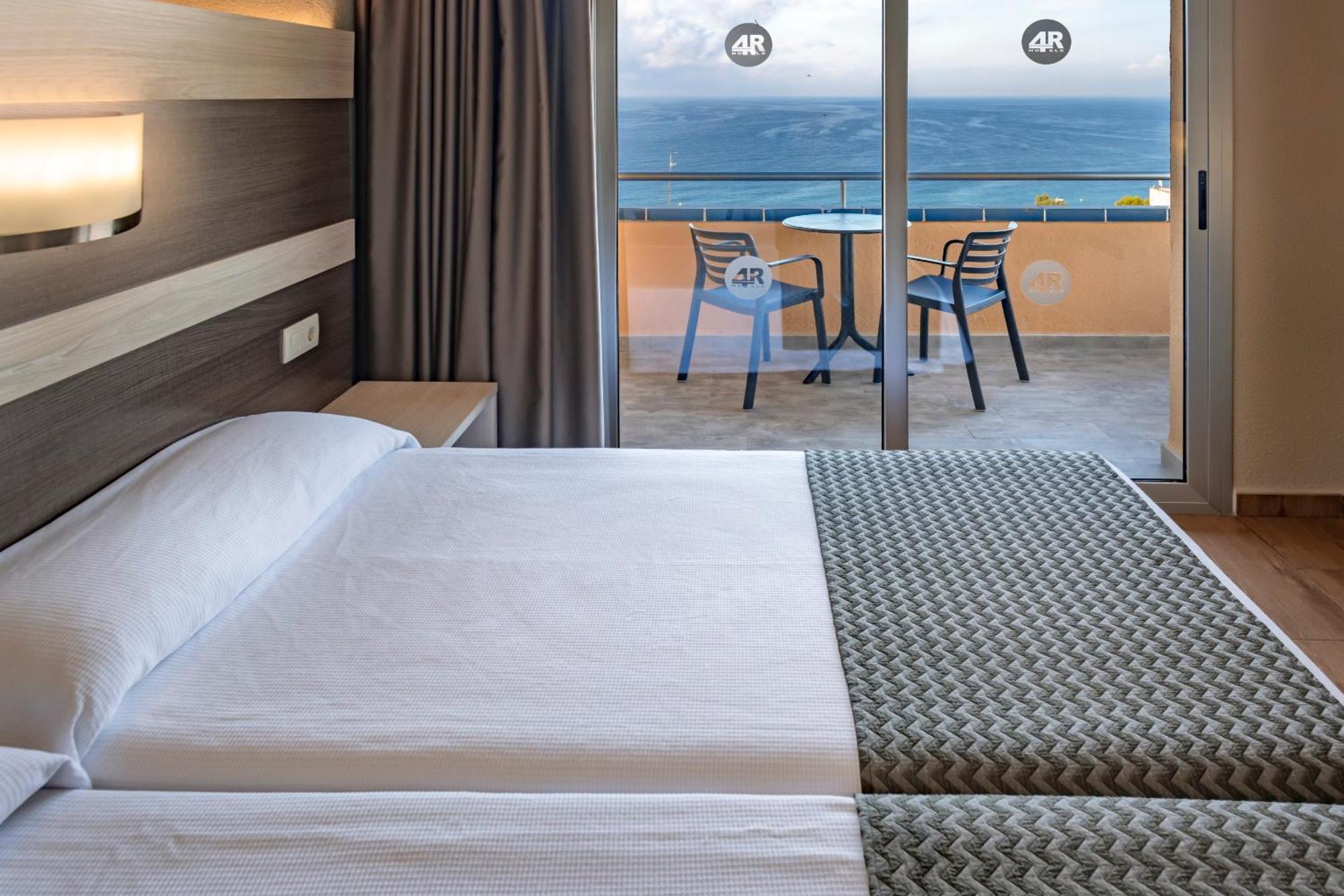 Doppelzimmer mit Meerblick (2 Erwachsene)