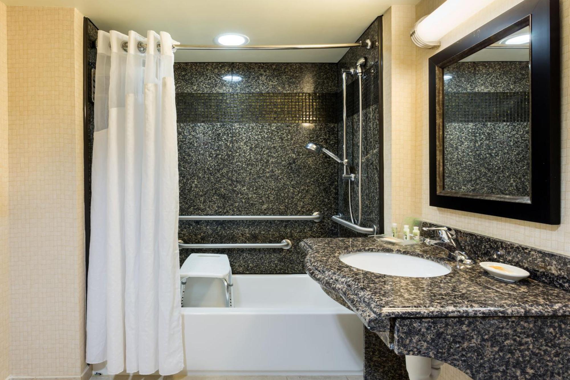 Queen Room Two Queen Beds Disability Access Bath Tub