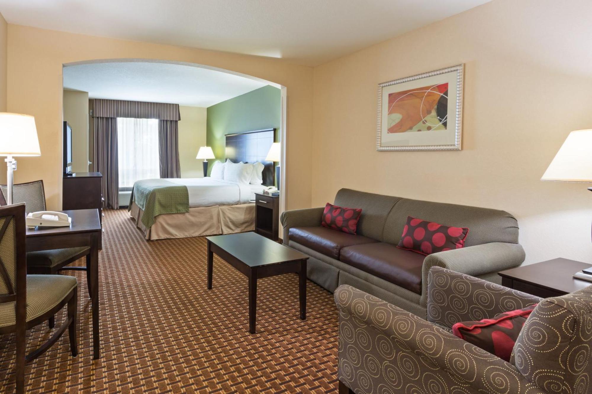 One-Bedroom Suite Tub Mobility Accessible