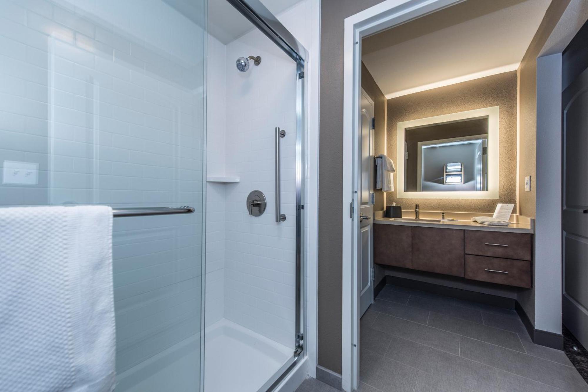 Two Bedroom Suite with One Queen Bed and Two Double Beds - Non-Smoking