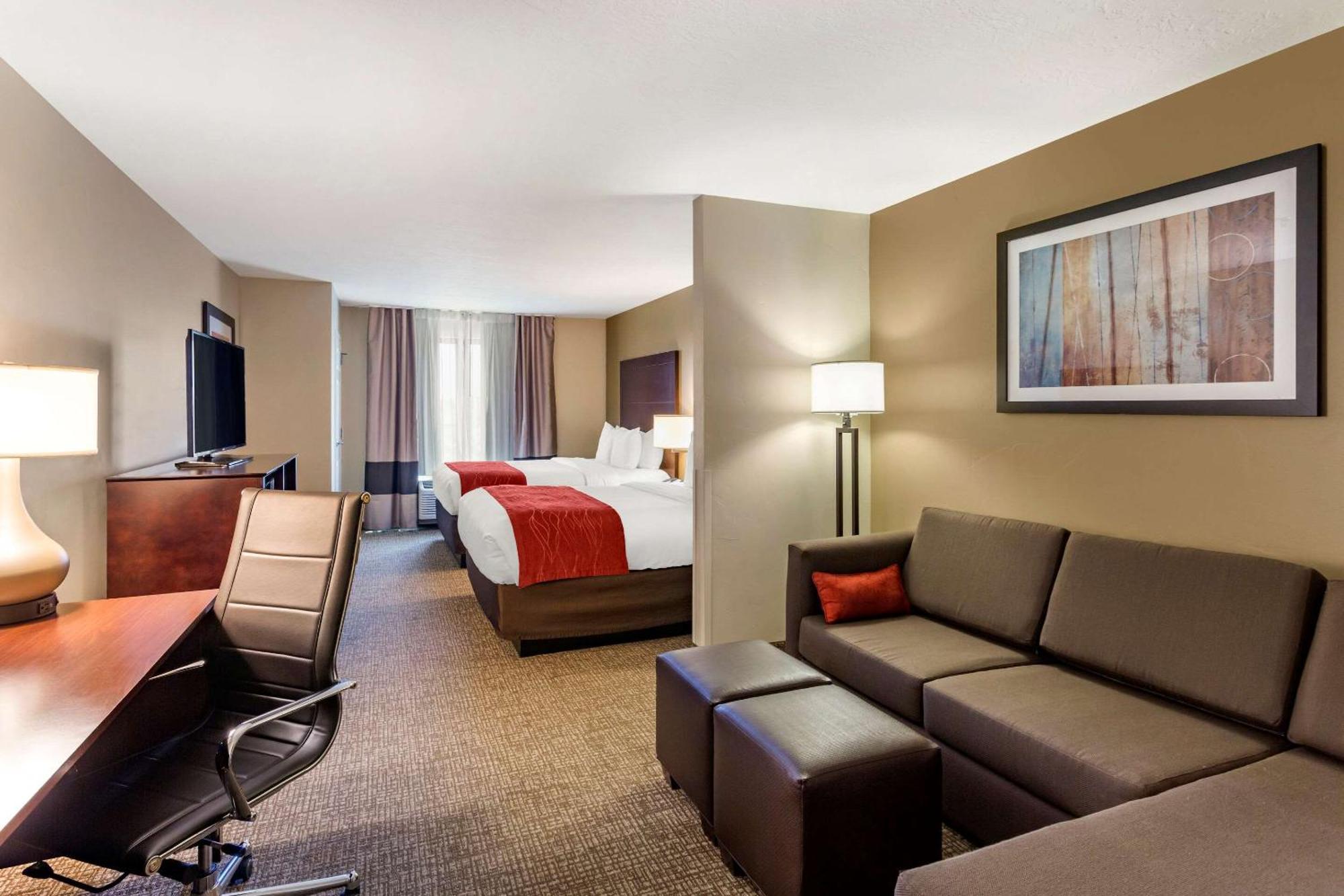 Queen Suite Two Queen Beds Accessible or Non-Smoking,1284605191:JPEG