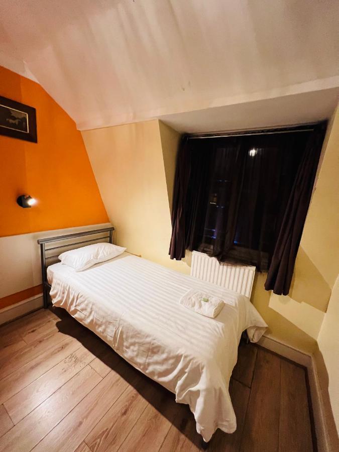 Single Room with Private Bathroom,1287978739:JPEG