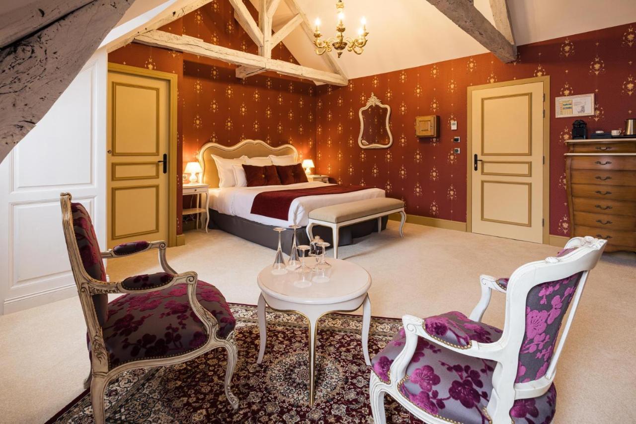 Grote suite met een Douche en een Spabad.
