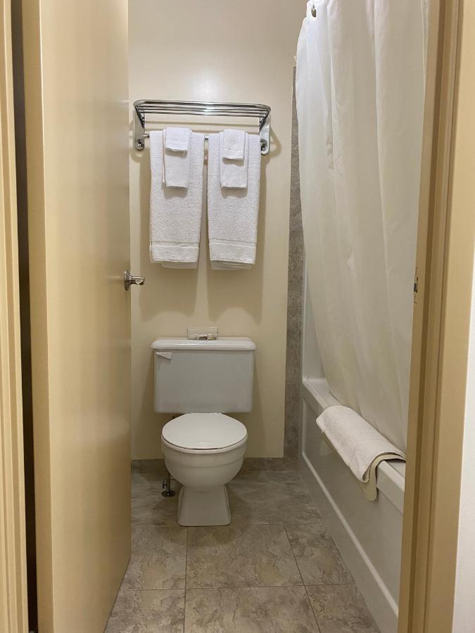 King Room,1758944849:JPEG