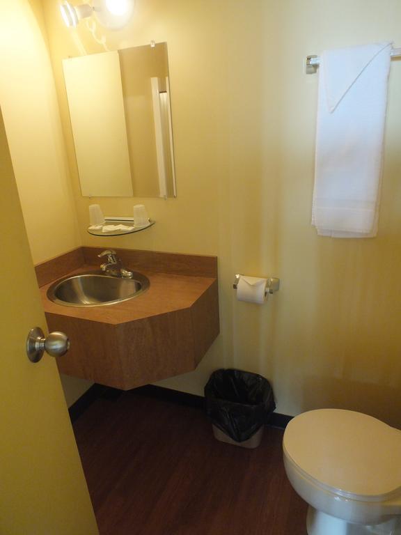 Queen Room Private Bathroom