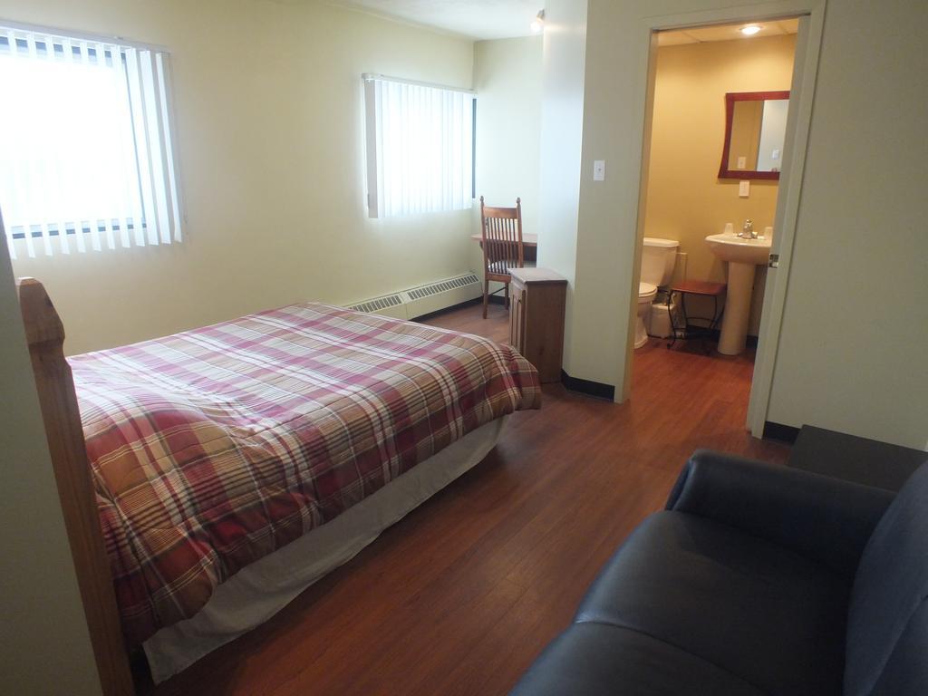 Family Room Private Bathroom
