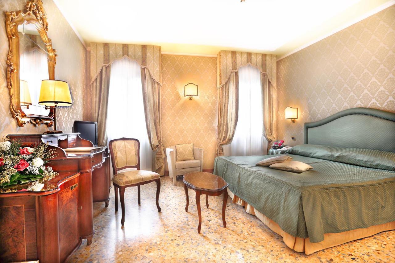 Deluxe Doppelzimmer mit Blick auf den Kanal