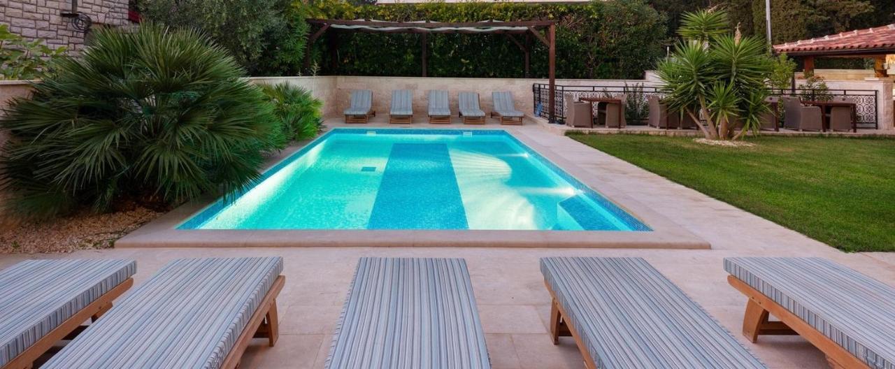 Habitación Doble de lujo con terraza y vistas a la piscina