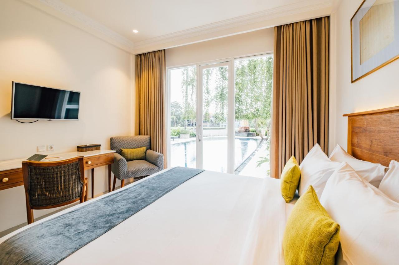 Superior Double or Twin Room with Pool View