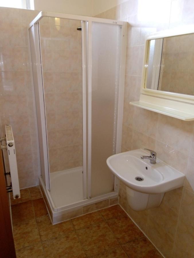 Habitación Triple con baño compartido