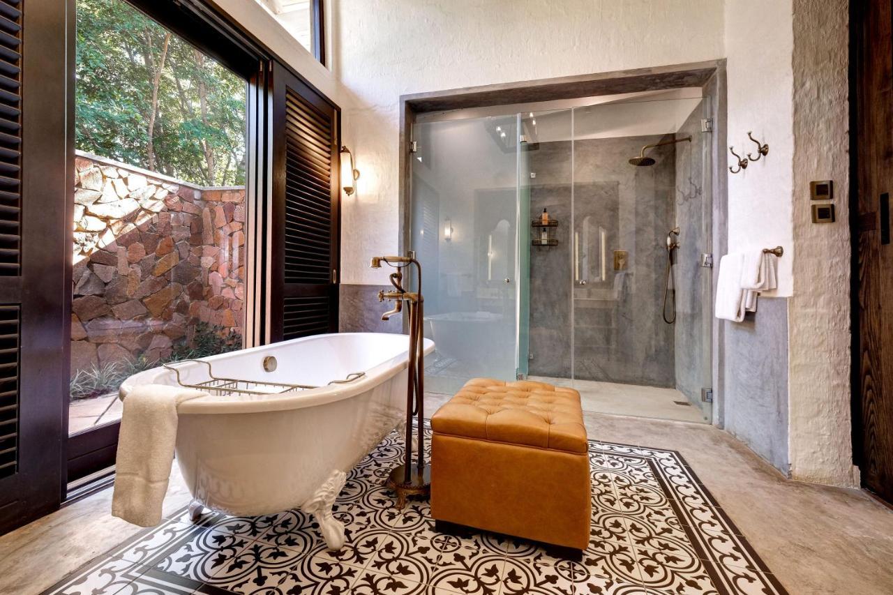 Deluxe King Room Verandah Forest View