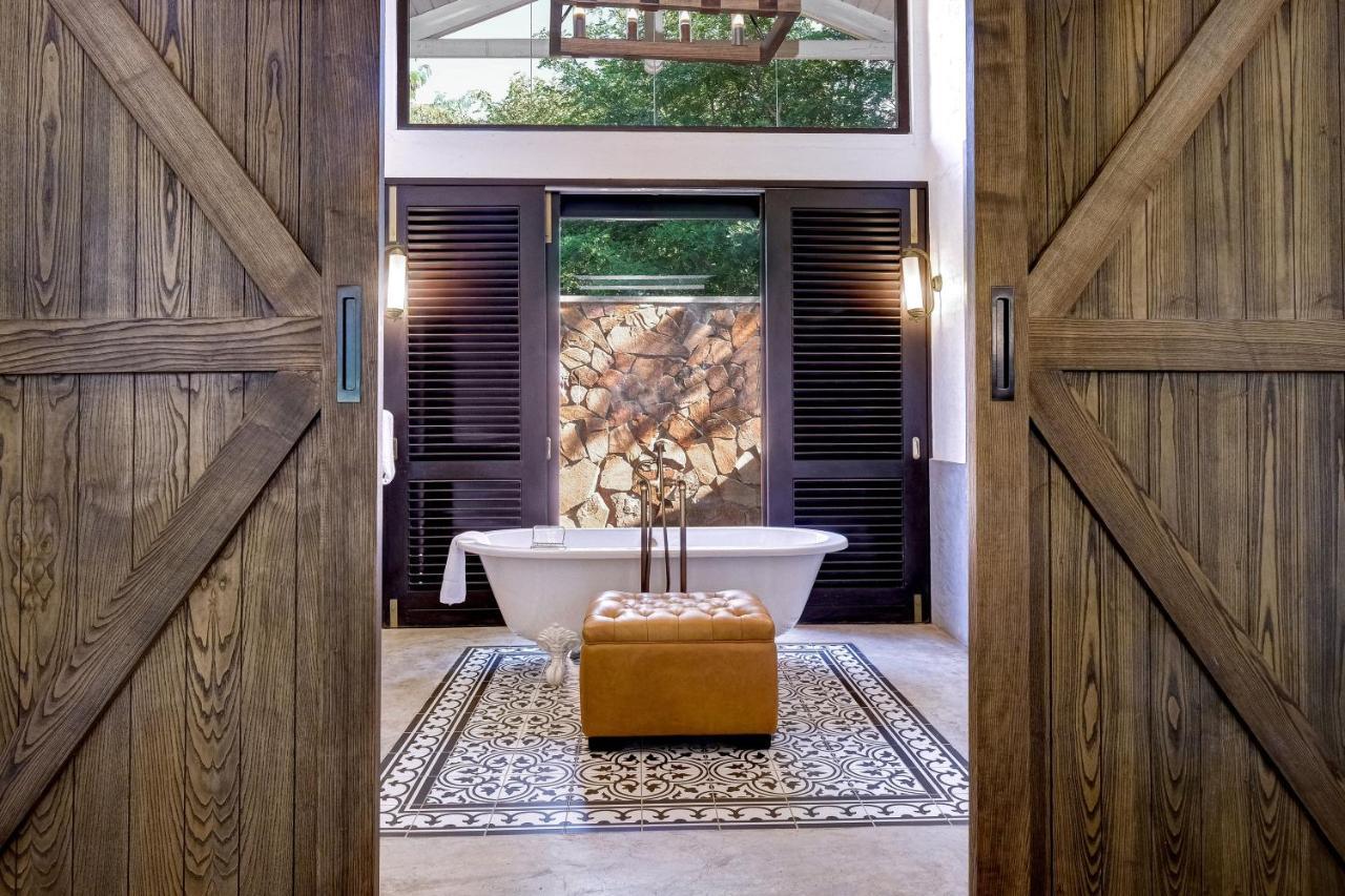 Deluxe King Room Verandah Forest View