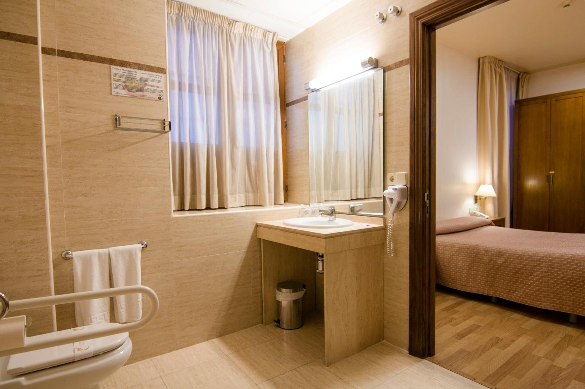 Budget Double Room,1537141903:JPEG