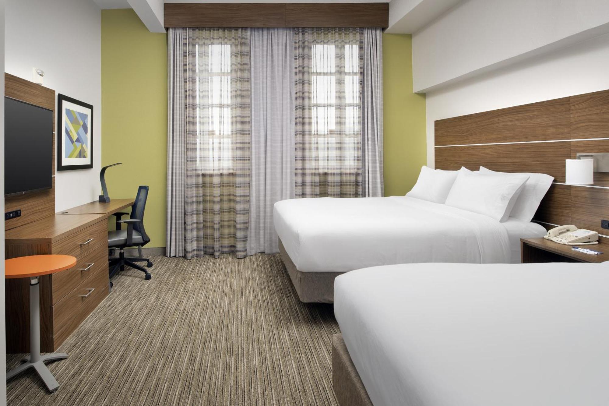 Standard Queen Room Two Queen Beds