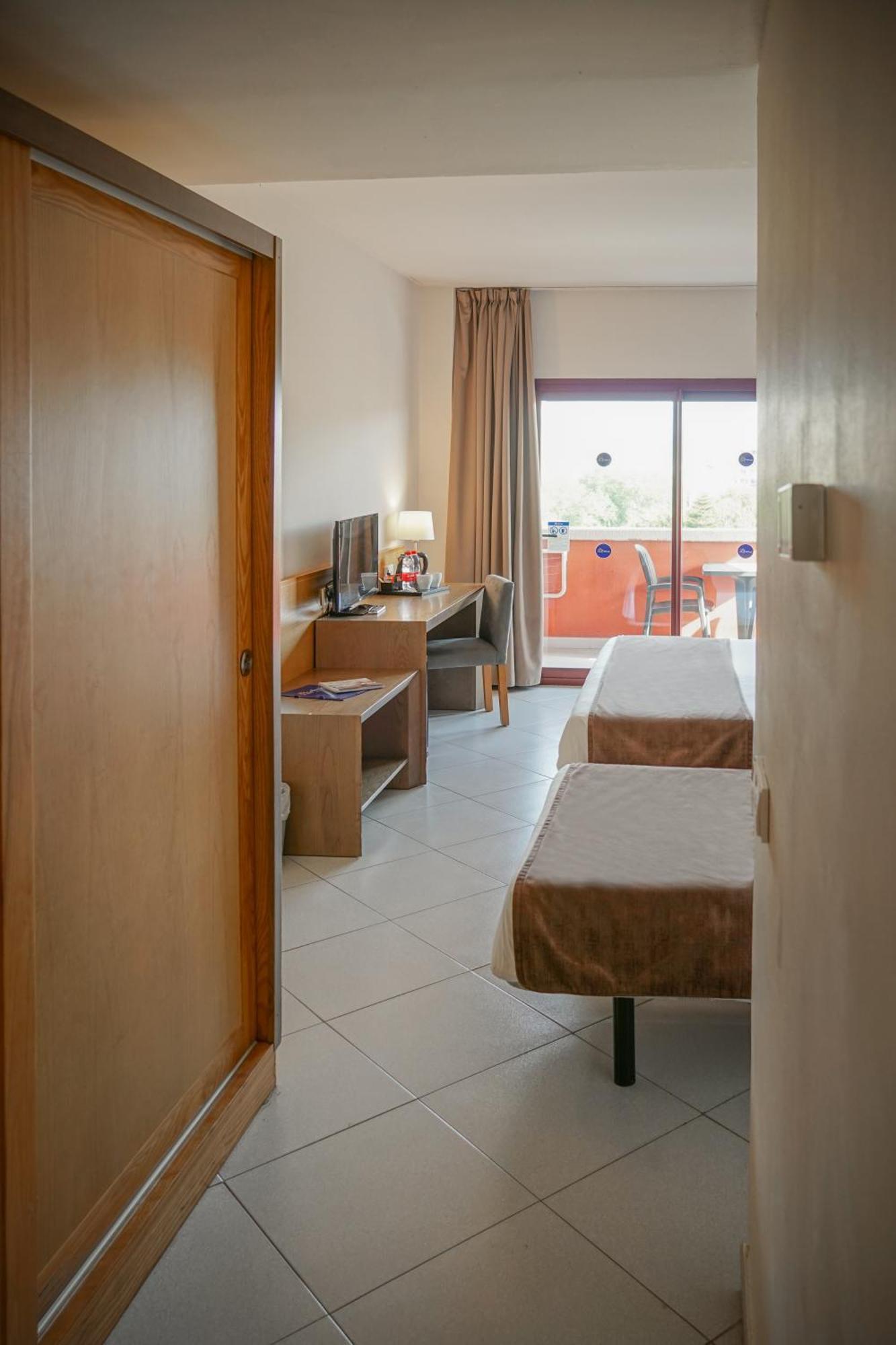 Suite Familiar (2 Adultos + 1 Criança)