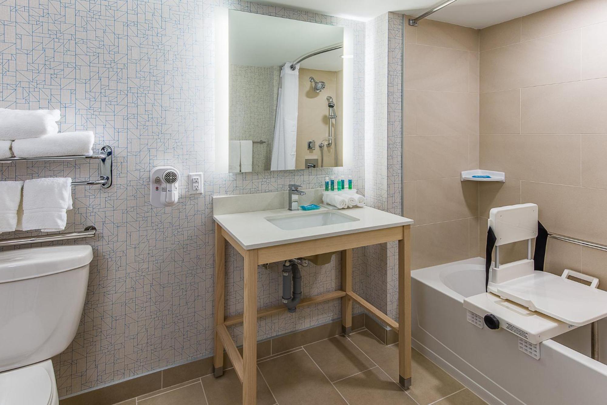 King Room Disability Access Hearing Accessible Tub