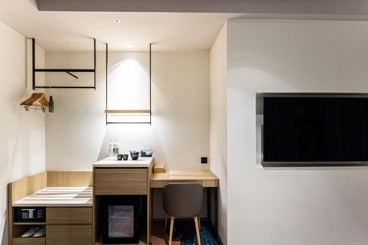 Twin Room Shower