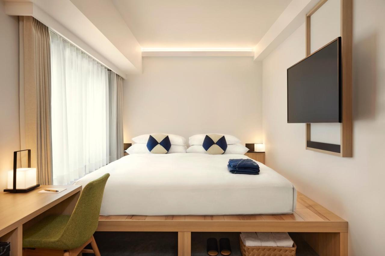 Comfy King Room