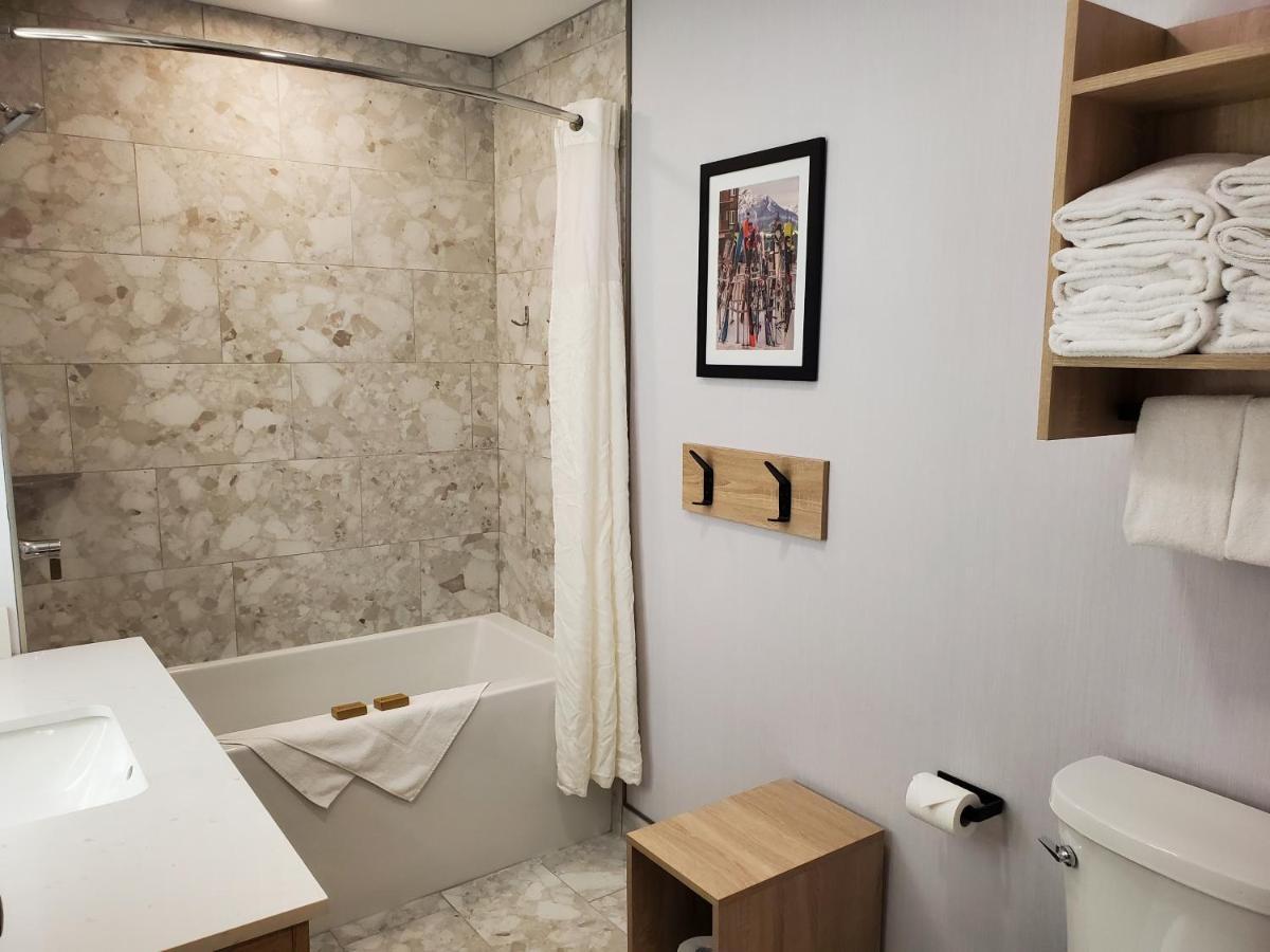 Deluxe Family Room,1499388466:JPEG