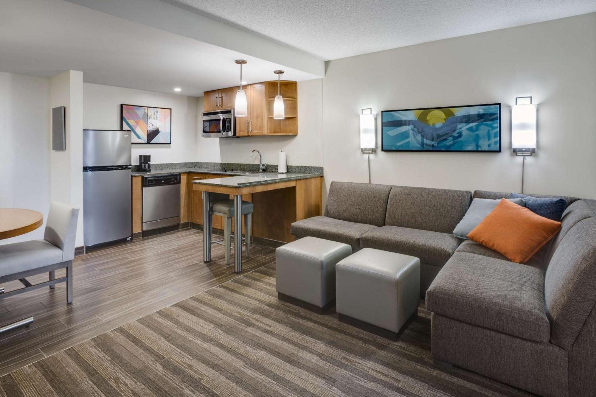 One-Bedroom King Suite,1498882894:JPEG