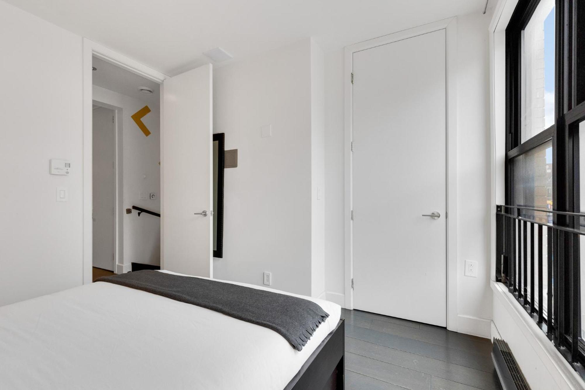 Two-Bedroom Apartment Balcony Terrace,1507636294:JPEG