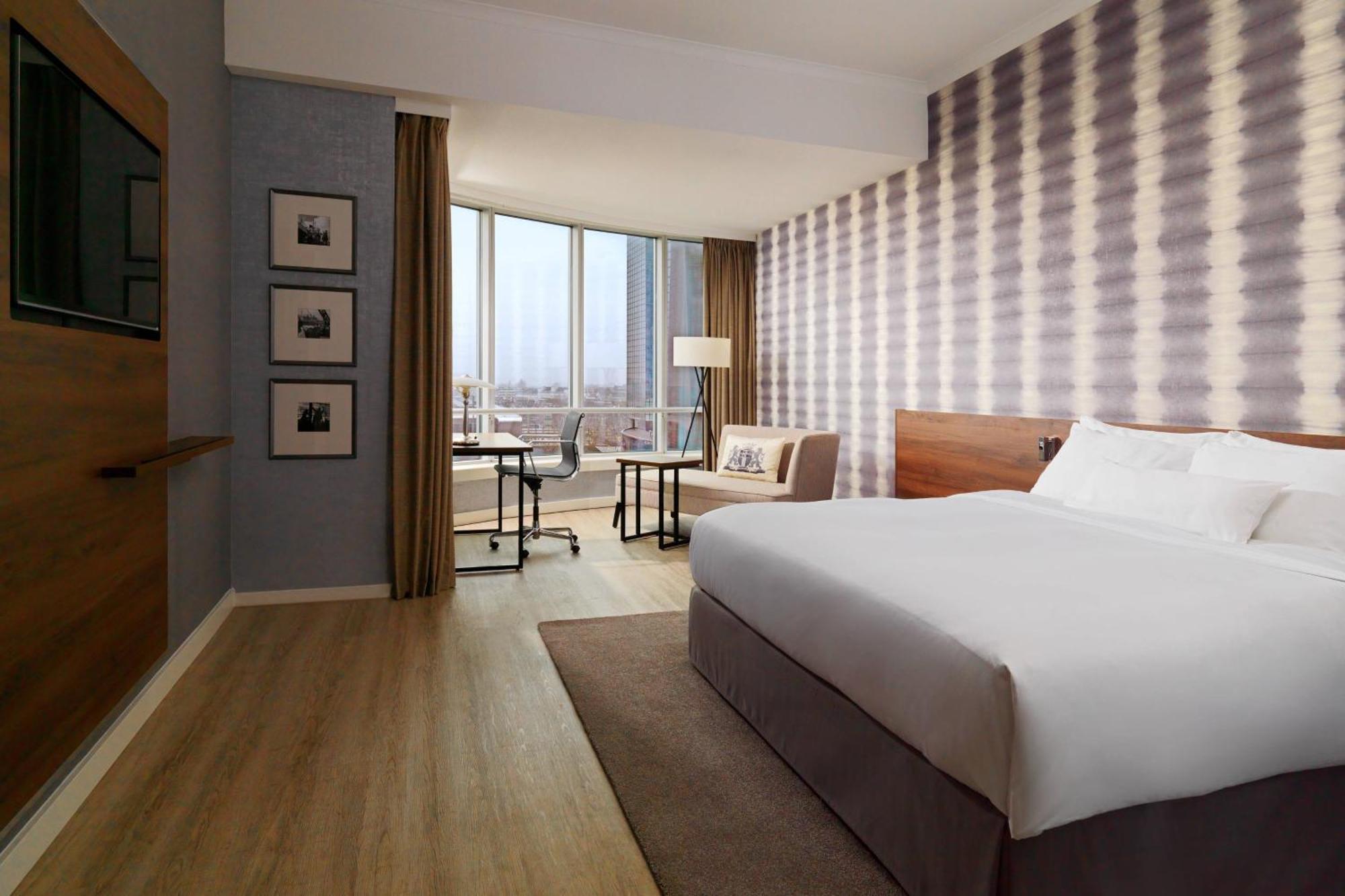 Habitación Executive con cama extragrande y acceso al M Club Lounge