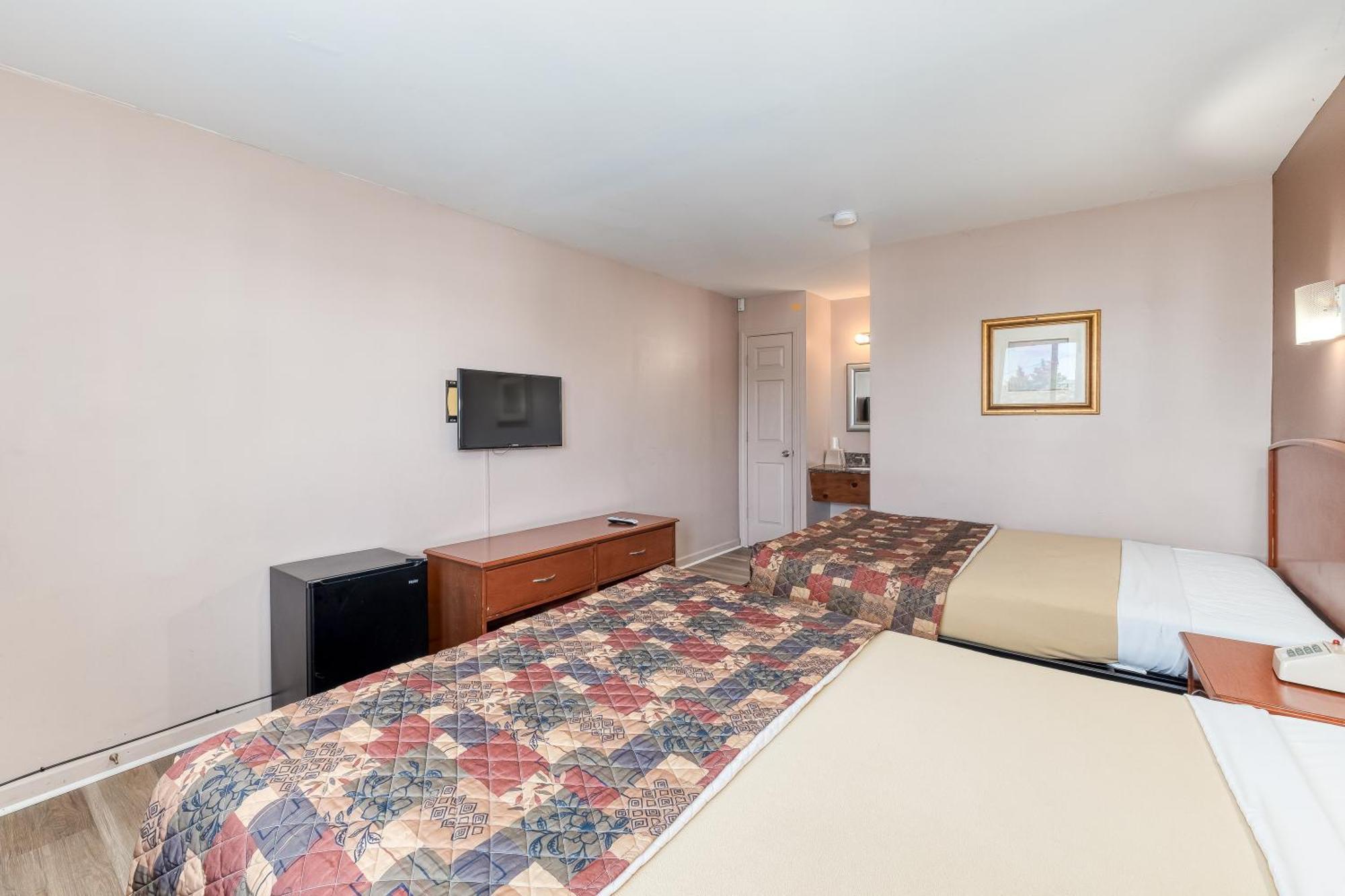 Queen Room Two Queen Beds