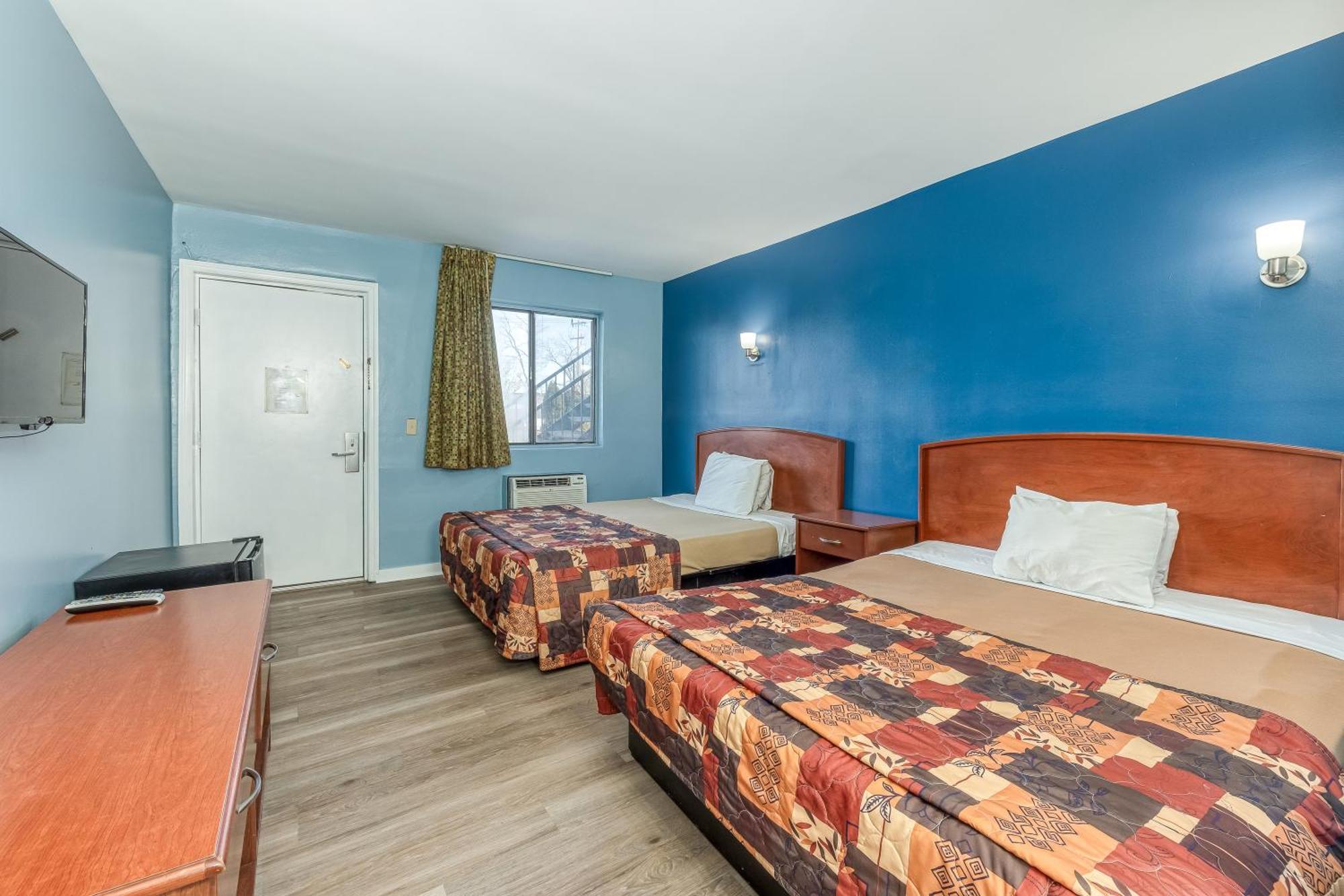 Queen Room Two Queen Beds