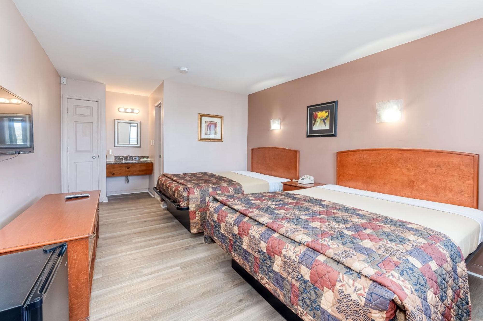 Queen Room Two Queen Beds