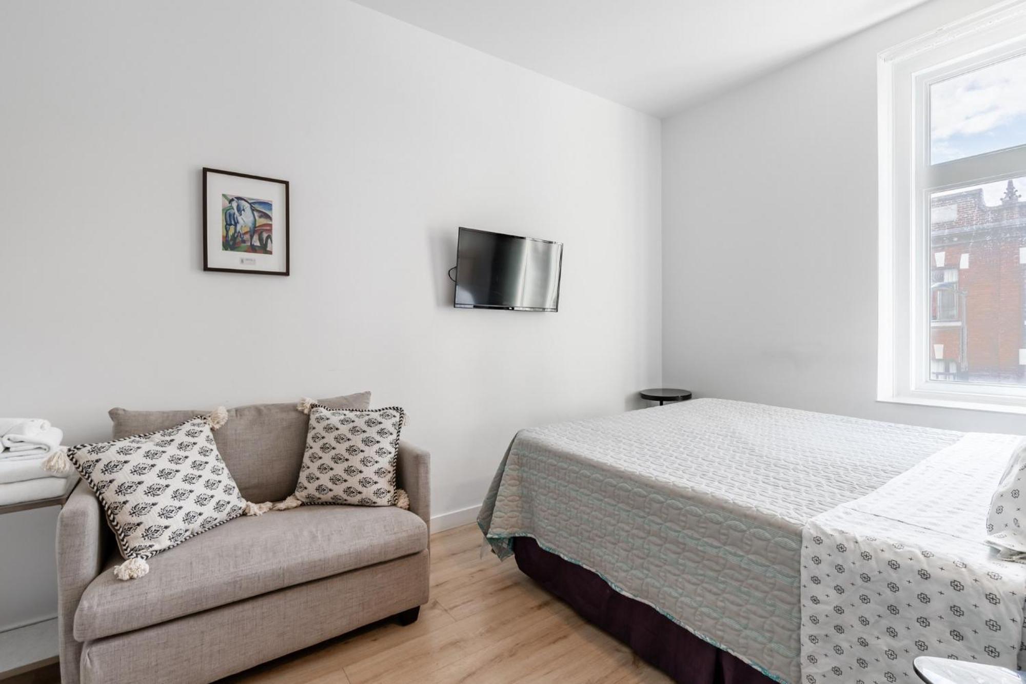 Double Room Private Bathroom